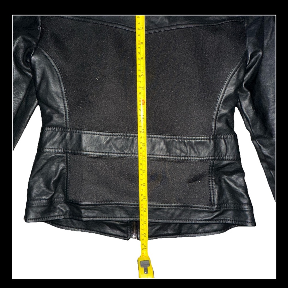 Marvel Women's Black Leather Jacket size medium - Picture 9 of 12